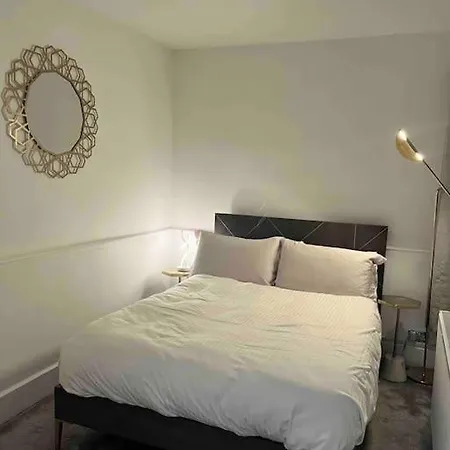 The Mews, Private Parking Included, Apartment